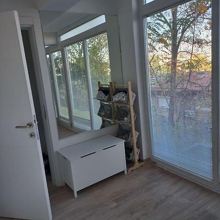 Lovely 1- Bedroom Condo Close To Downtown Скопье Экстерьер фото
