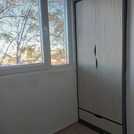 Lovely 1- Bedroom Condo Close To Downtown Скопье Экстерьер фото