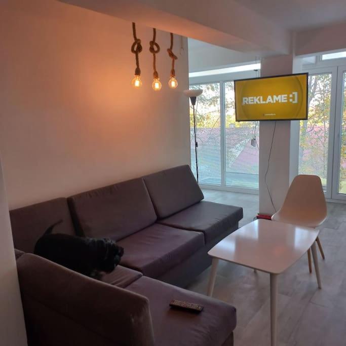 Lovely 1- Bedroom Condo Close To Downtown Скопье Экстерьер фото