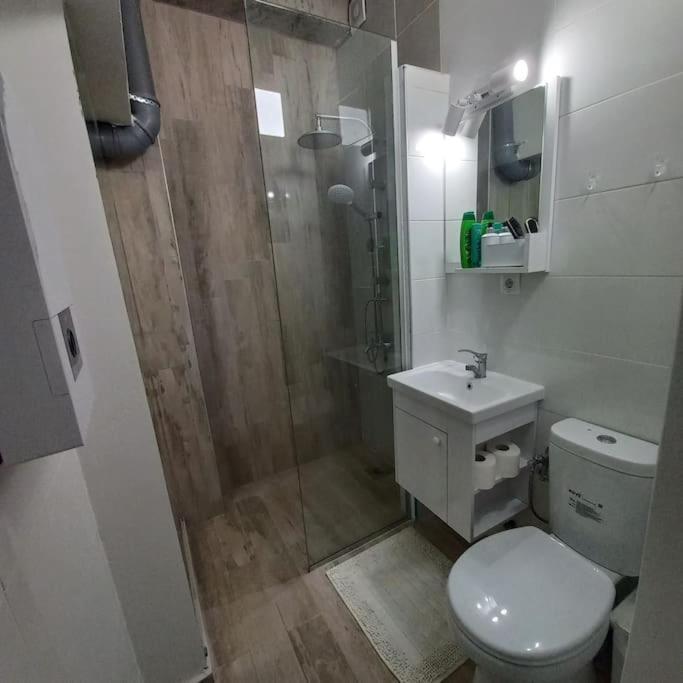 Lovely 1- Bedroom Condo Close To Downtown Скопье Экстерьер фото
