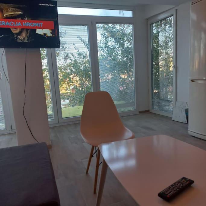 Lovely 1- Bedroom Condo Close To Downtown Скопье Экстерьер фото