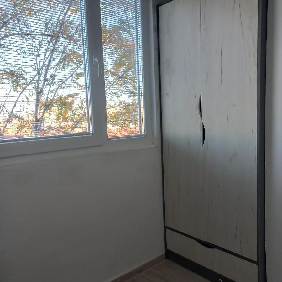 Lovely 1- Bedroom Condo Close To Downtown Скопье Экстерьер фото